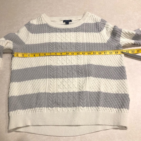 ⭐️ Lands End Gray and White Striped Cable Knit Sweater Size LARGE - Picture 11 of 12